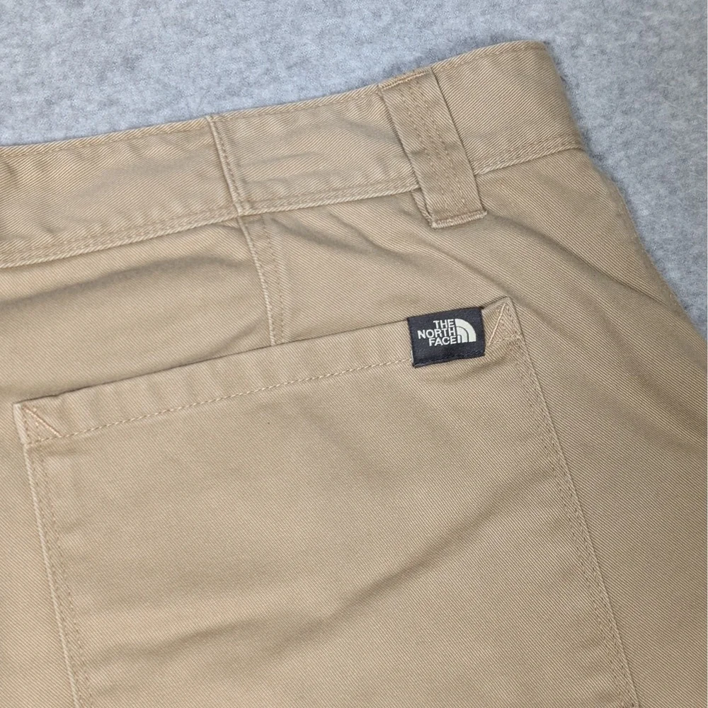 The North Face Khaki Shorts Mens Size 38 Chino